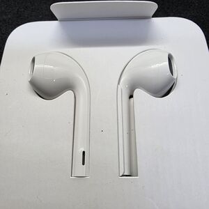 Apple iPhone iPad EarPods Headphones Lightening Wired Microphone NEW